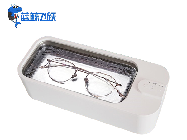 如何使用妖精WWW视频免费高清最新期清洗手表？