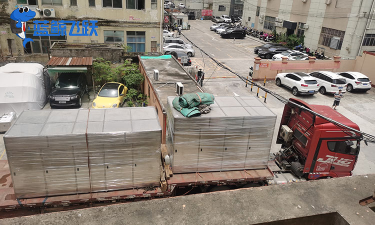 清洗金属餐具：妖精WWW视频免费高清最新期保障卫生和使用安全