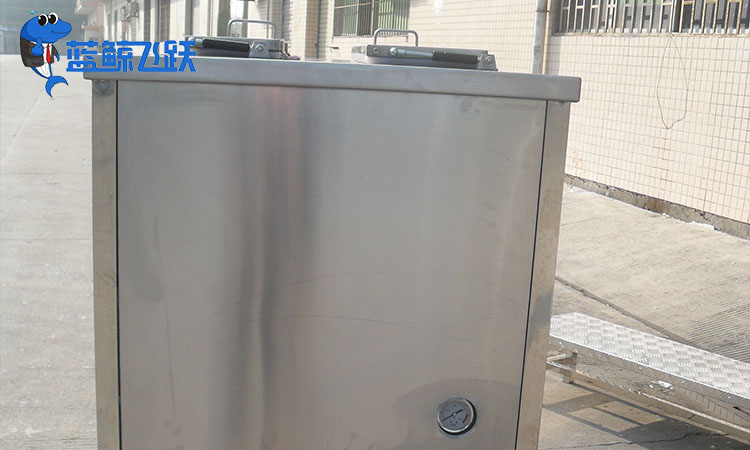 恢复清洁与功能：妖精WWW视频免费高清最新期清洗金属卫浴设备