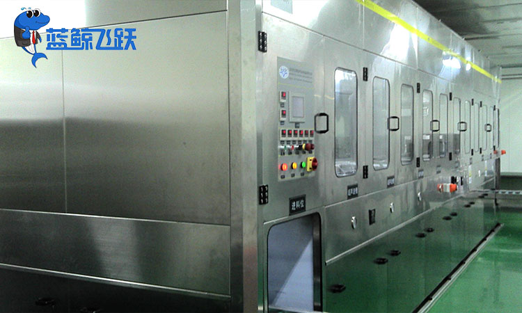 超声波清洗：保持金属灯具光亮和耐久