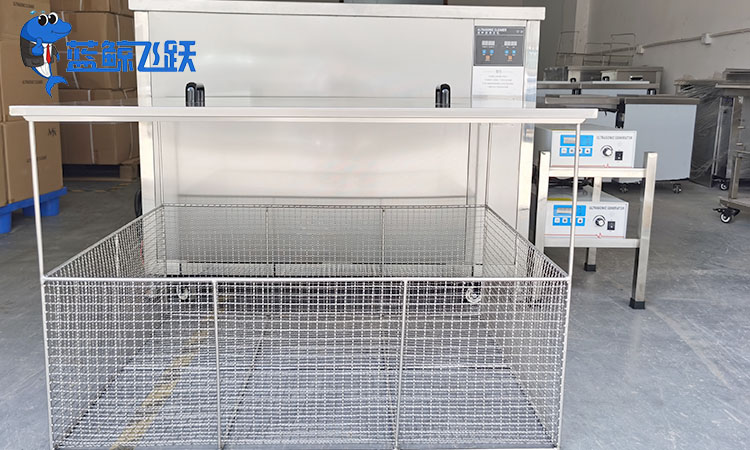 珠宝妖精WWW视频免费高清最新期加什么液体？有效清洁珠宝的选择与方法