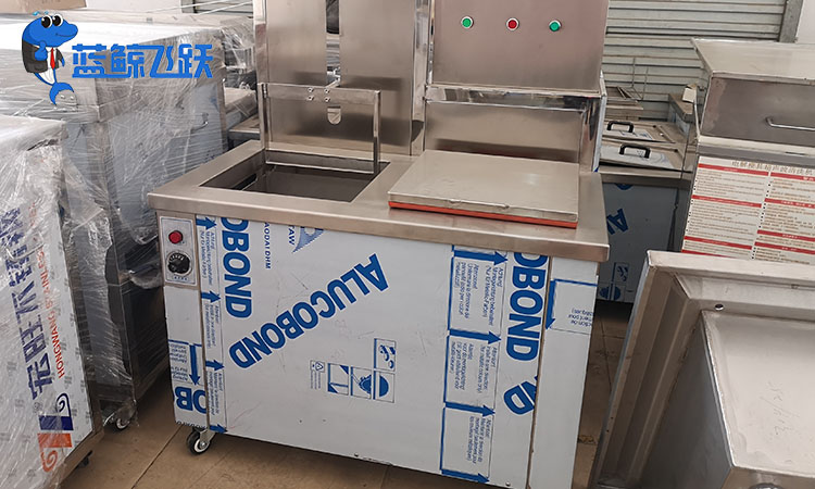 妖精WWW视频免费高清最新期使用什么液体不掉漆？保护漆面清洗的全面解析