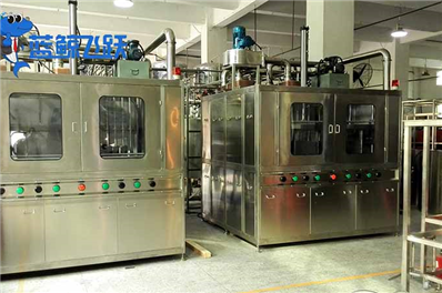 超声波清洗广泛应用于汽车、航天航空领域