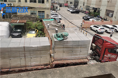 清洗金属餐具：妖精WWW视频免费高清最新期保障卫生和使用安全