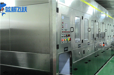 超声波清洗：保持金属灯具光亮和耐久