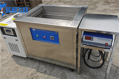 超声波清洗设备：清洗航天器件的高效方式